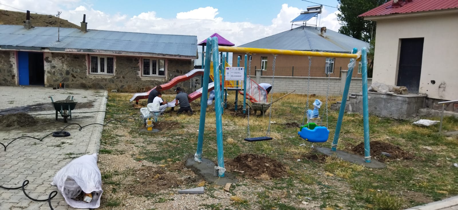 Varto Yerel Eylem Grubu Derneği'nden Köylere Çocuk Oyun Parkları 